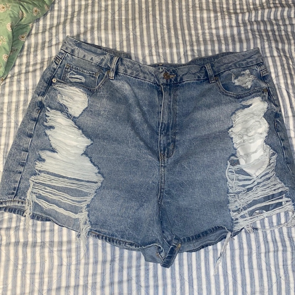 American Eagle Curvy Mom Short